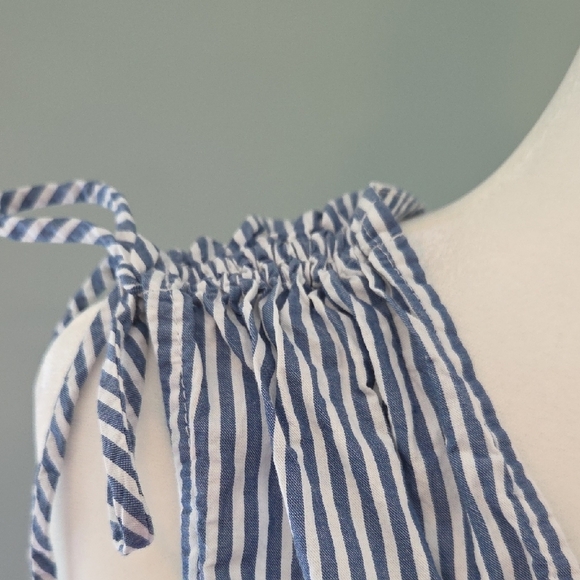 Old Navy Fitted Blue and White Striped Smocked Tie Shoulder Blouse Size Large - Picture 6 of 11
